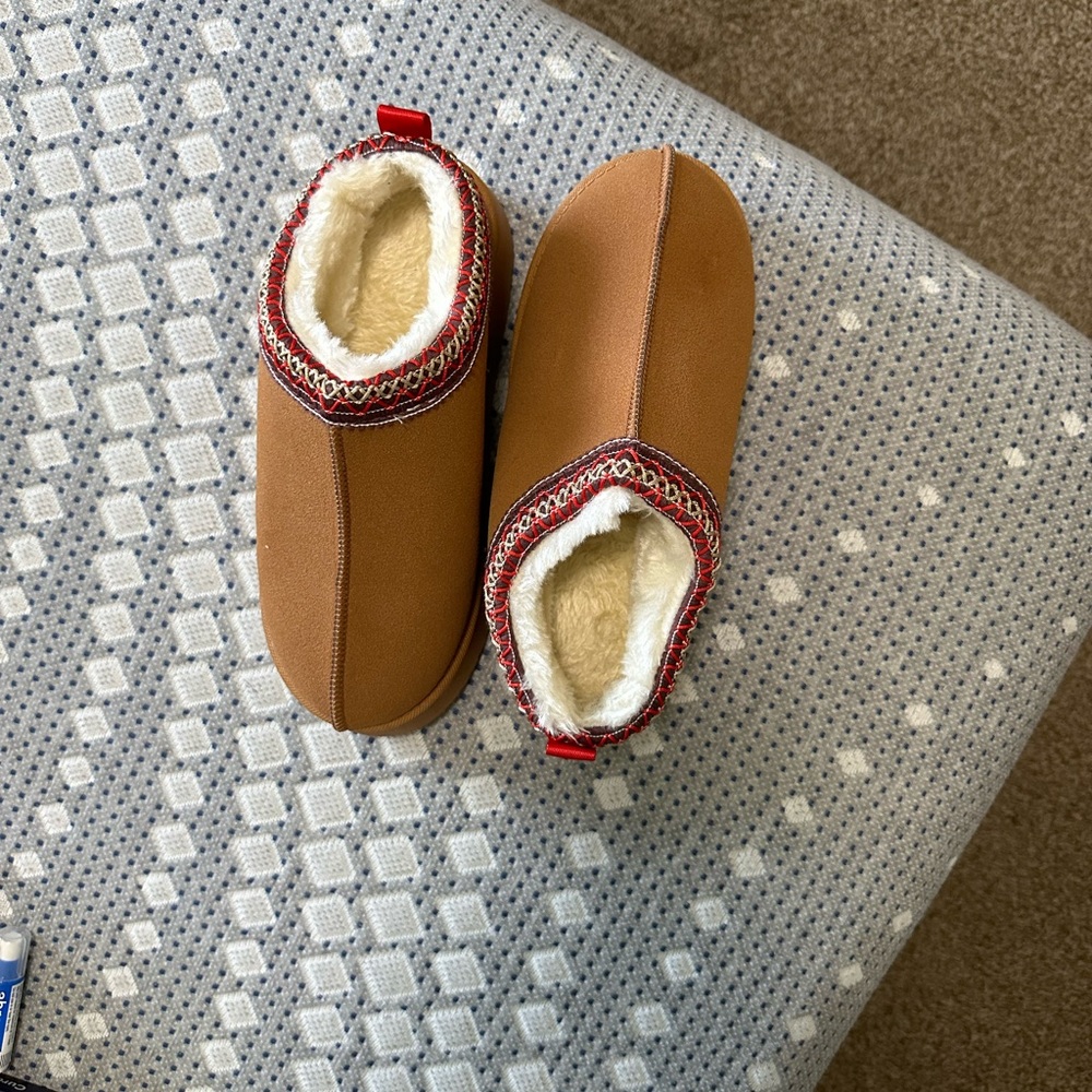 Women’s knock off platform UGGS!